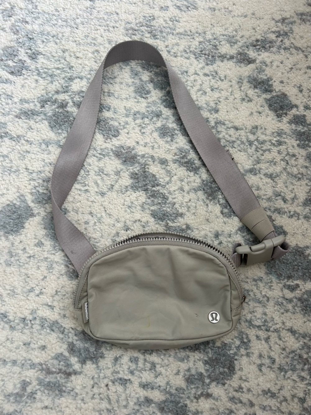 Lululemon crossbody belt bag 1L - Picture 3 of 6